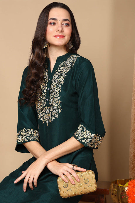 Women Green Silk Blend Solid Embroidered Straight Kurta | Ethniqndia - Made In INDIA.